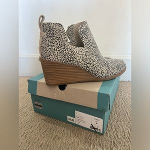 NWT TOMS Kallie Cheetah Suede Boots